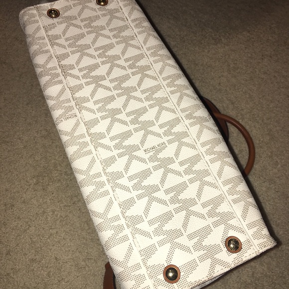 Michael Kors Purse AUTHENTIC - Picture 3 of 8